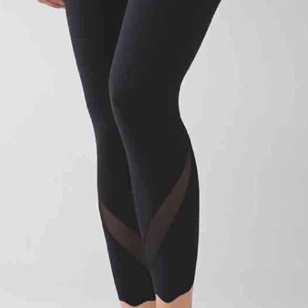 Lululemon 7/8 leggings with mesh accent